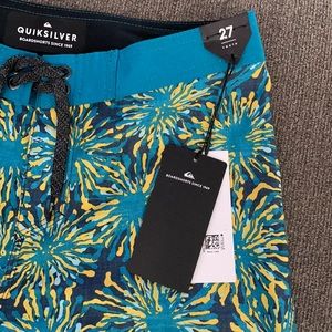 Quicksilver Youth Boardshorts Sz 27 NWT
